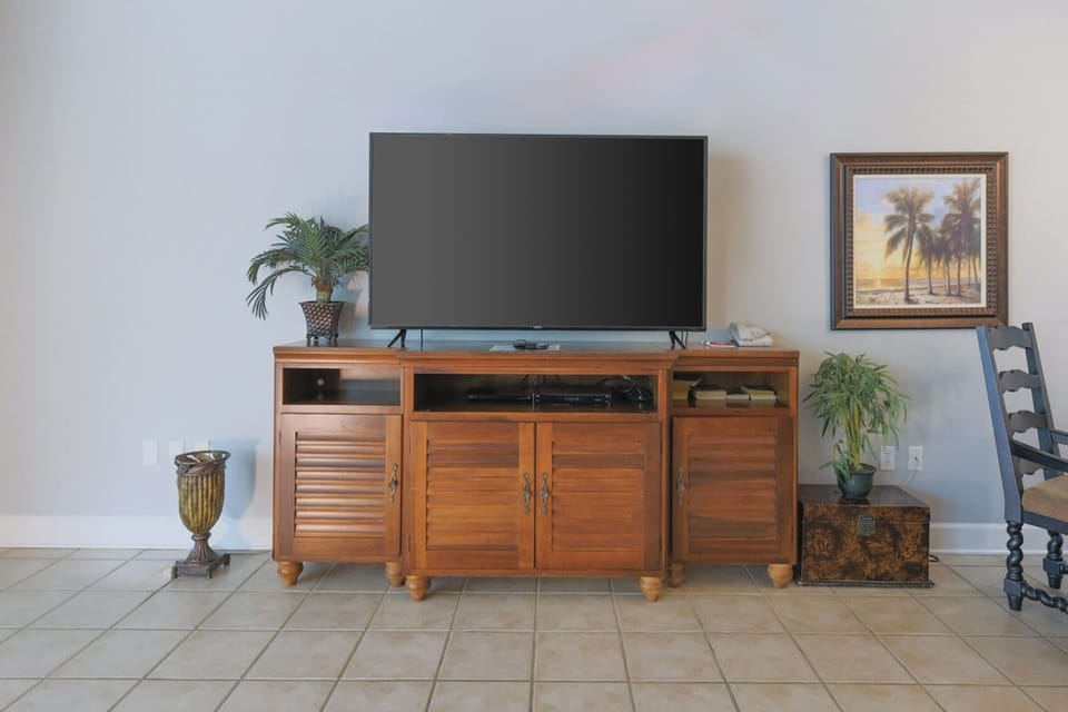 Condo, 3 Bedrooms | Interior