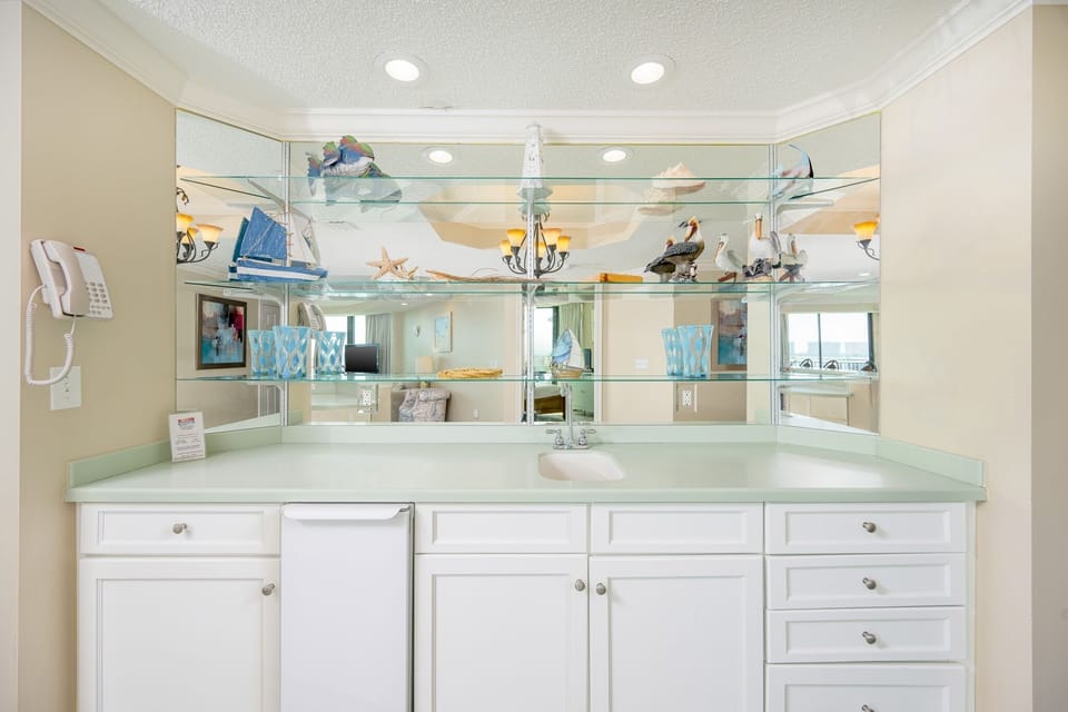 Condo, 3 Bedrooms | Interior