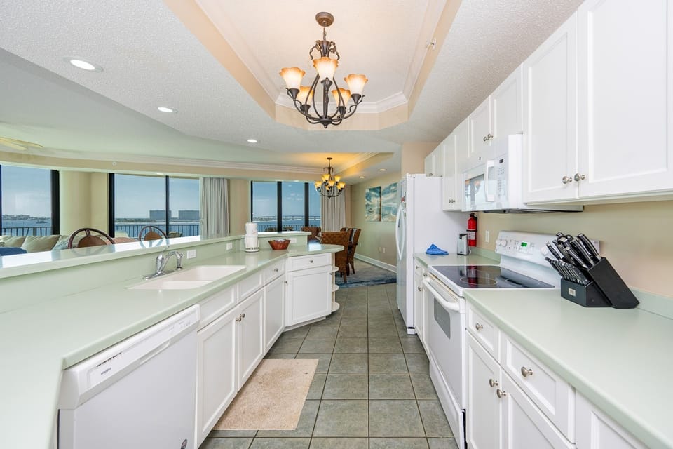 Condo, 3 Bedrooms | Private kitchen | Coffee/tea maker, fridge, oven