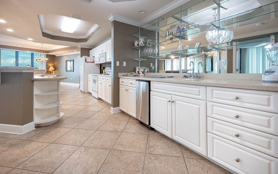 Condo, 3 Bedrooms | Private kitchen | Coffee/tea maker, fridge, oven