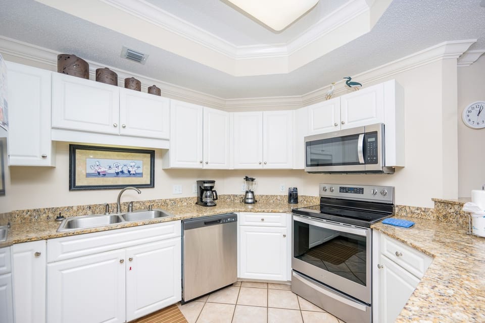 Condo, 3 Bedrooms | Private kitchen | Coffee/tea maker, fridge, oven, stovetop