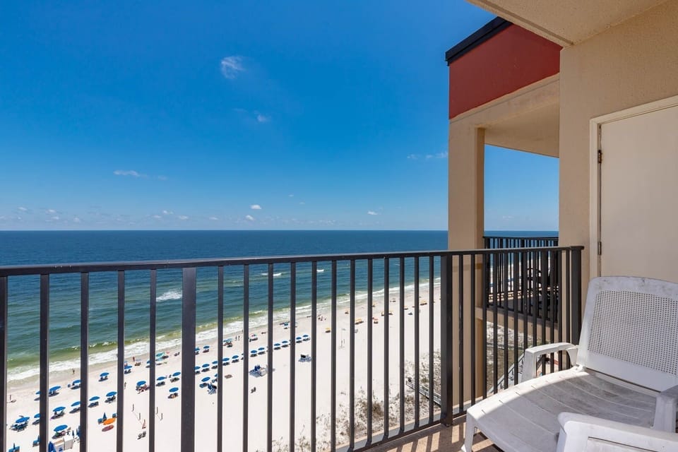 Condo, 2 Bedrooms | Property grounds