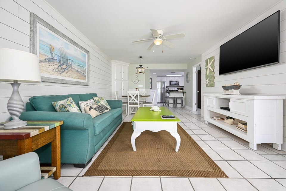 Condo, 2 Bedrooms | Living area