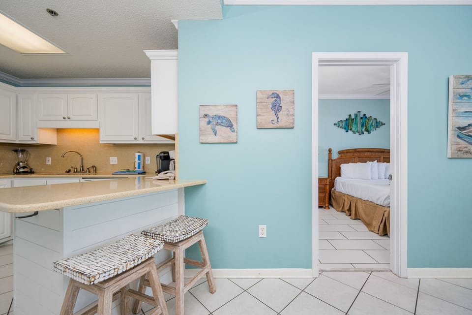 Condo, 2 Bedrooms | Private kitchen | Fridge, oven, coffee/tea maker
