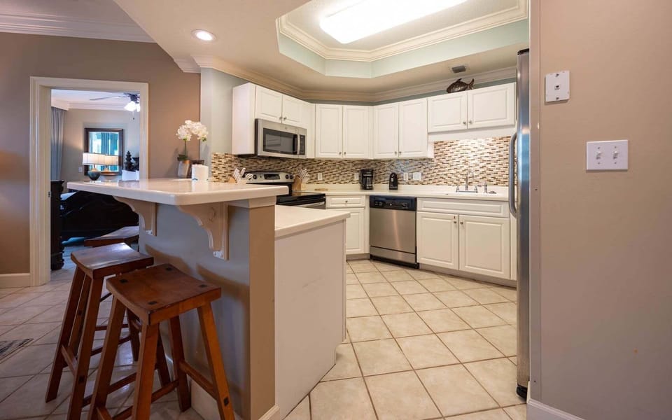 Condo, 3 Bedrooms | Private kitchen | Coffee/tea maker, fridge, oven