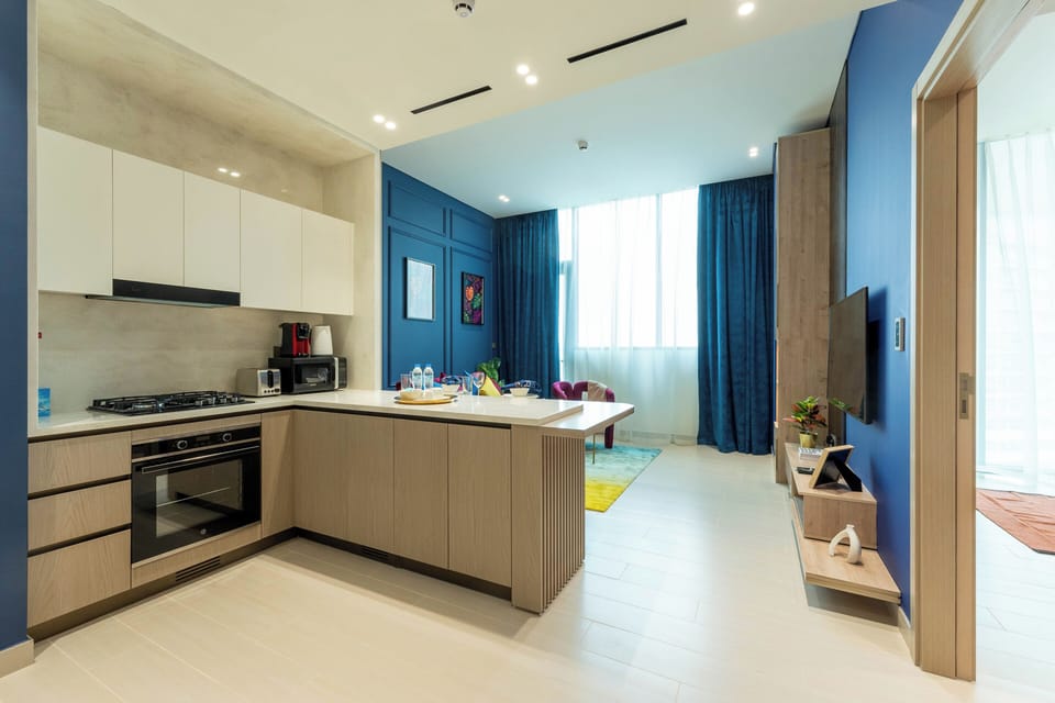 Deluxe Apartment, 1 Bedroom | Private kitchen | Fridge, microwave, oven, stovetop