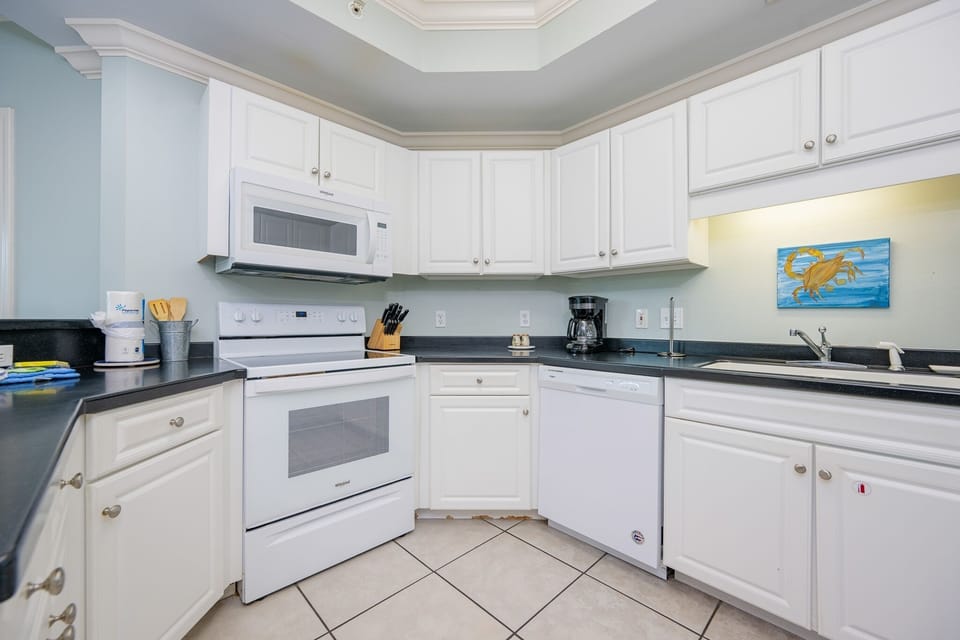 Condo, 3 Bedrooms | Private kitchen | Coffee/tea maker, fridge, oven