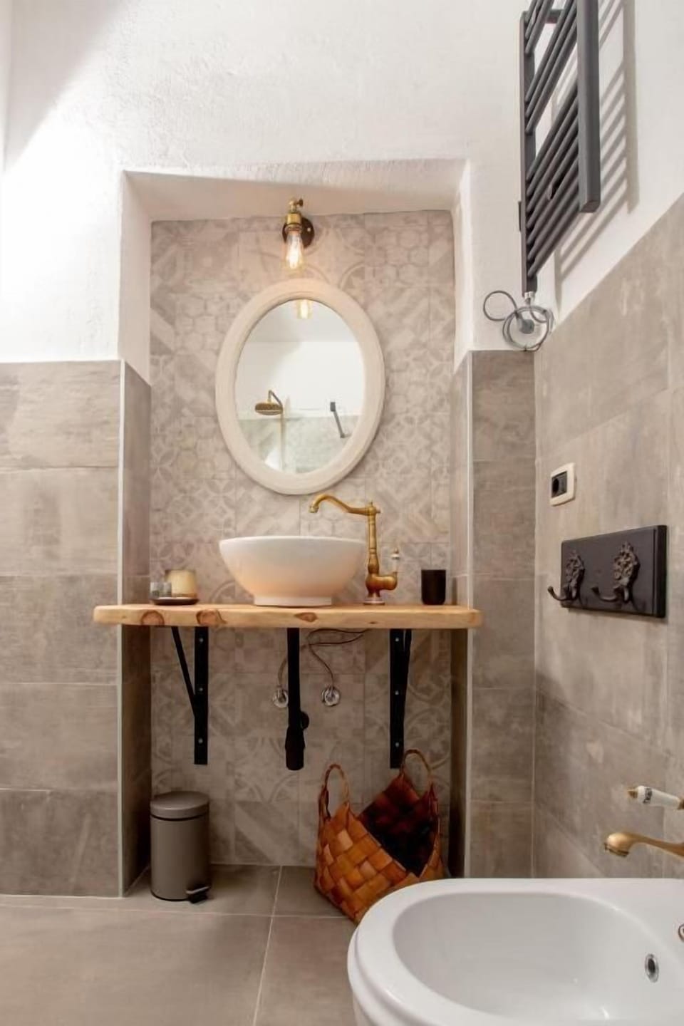 Junior Suite, Private Bathroom | Bathroom | Free toiletries, hair dryer, bidet, soap