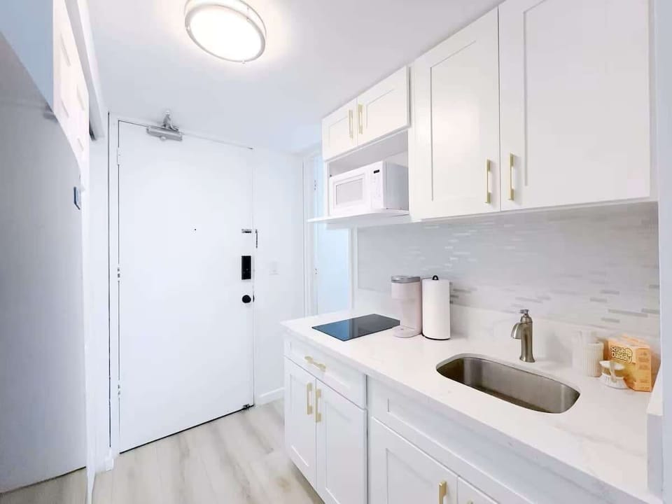House, Pool Access, Canal View (1 Bedroom) | Private kitchen | Fridge, microwave, stovetop, coffee/tea maker