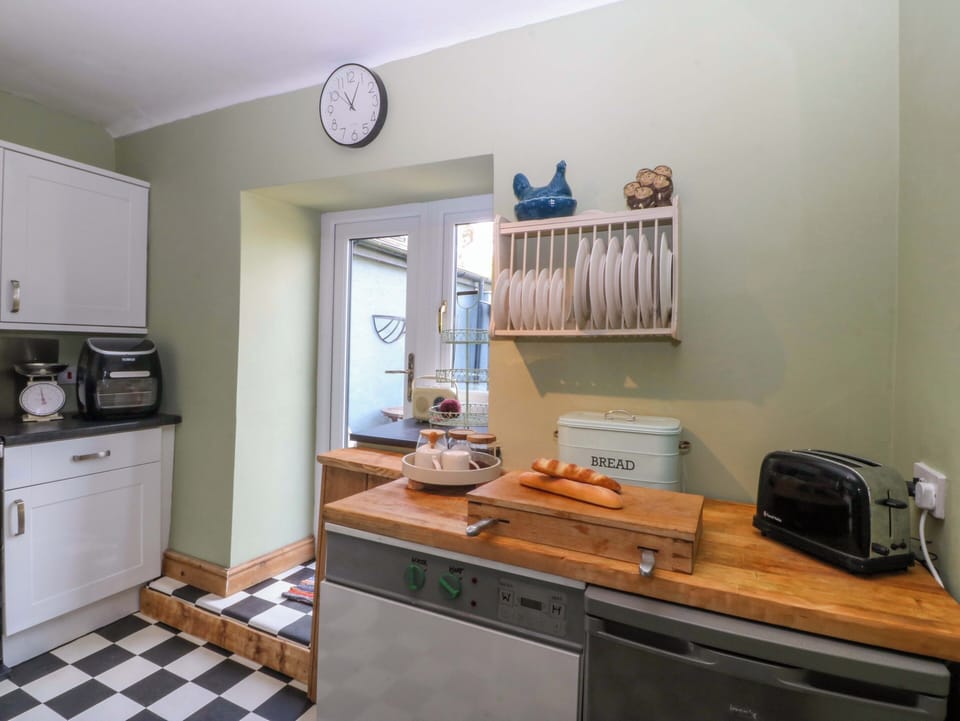 Cottage | Private kitchen | Cookware/dishes/utensils