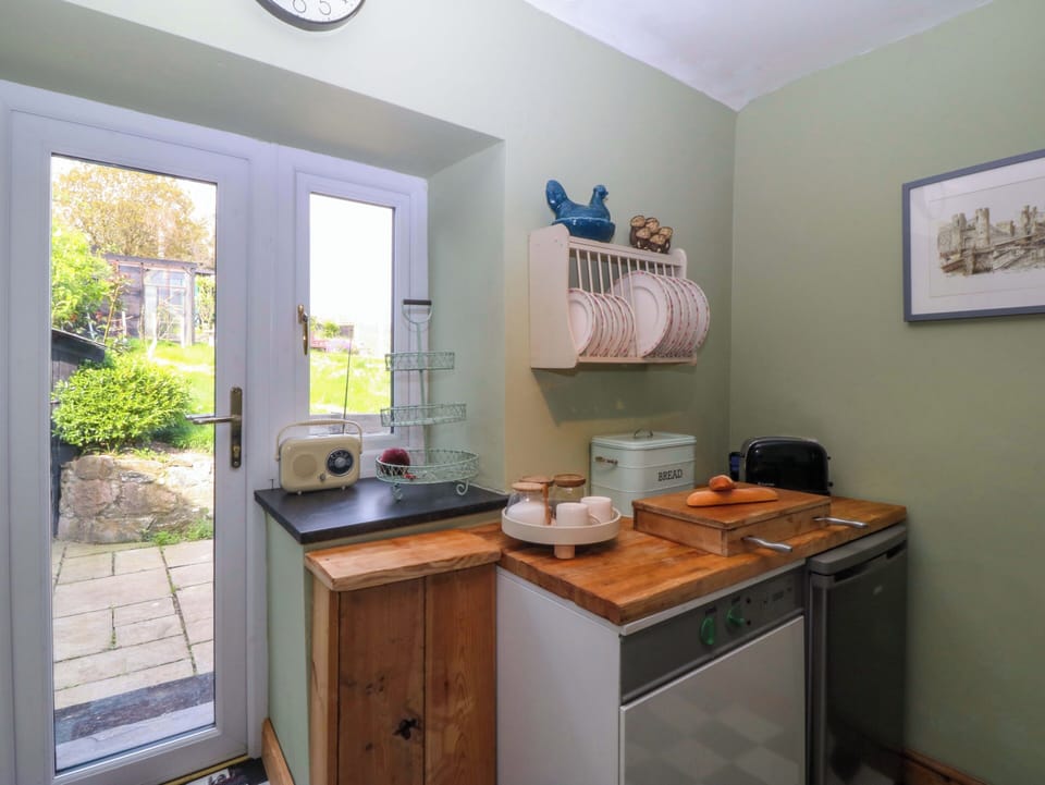 Cottage | Private kitchen | Cookware/dishes/utensils