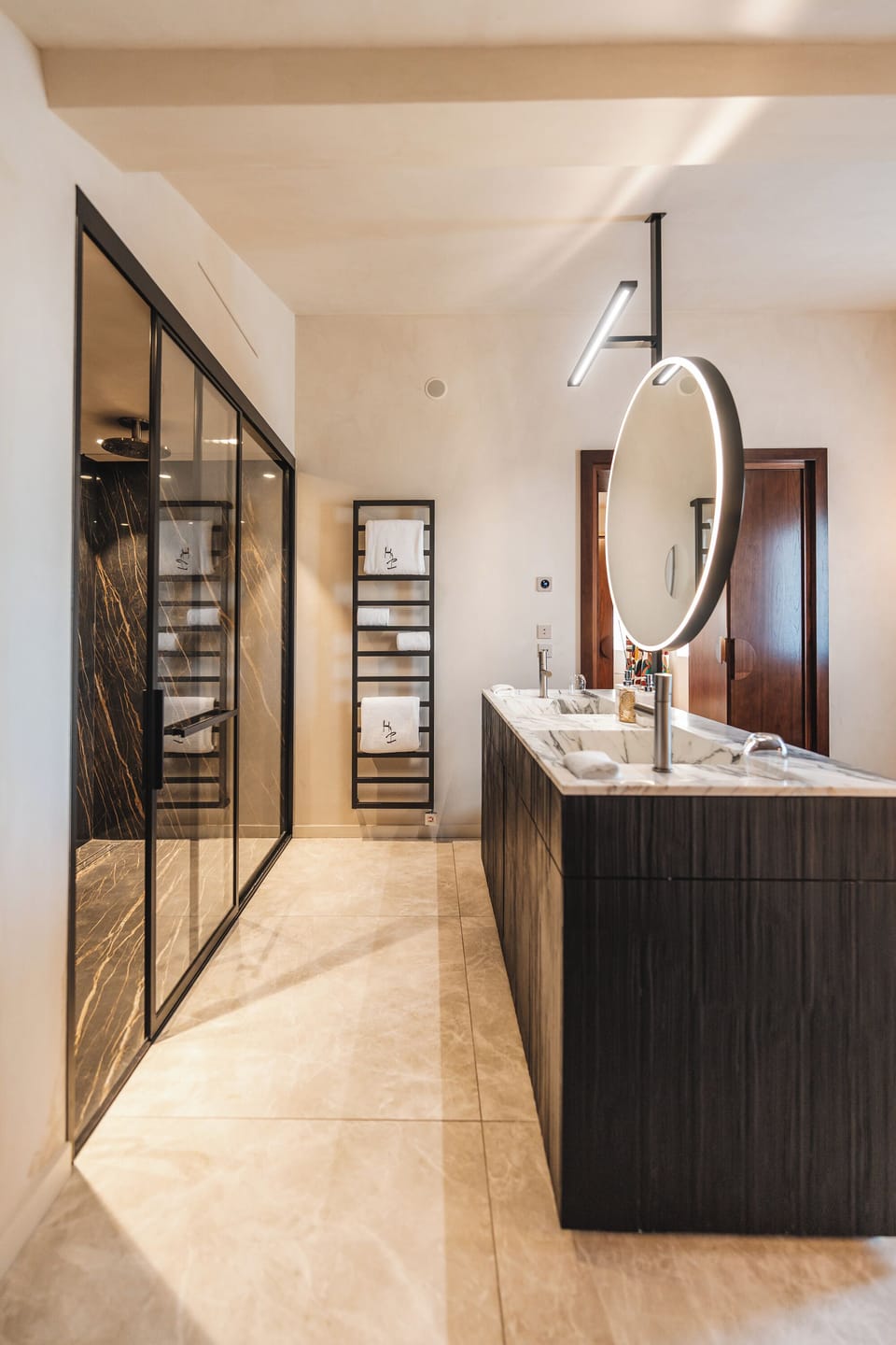 Comfort Suite | Bathroom | Separate tub and shower, designer toiletries, hair dryer, bathrobes