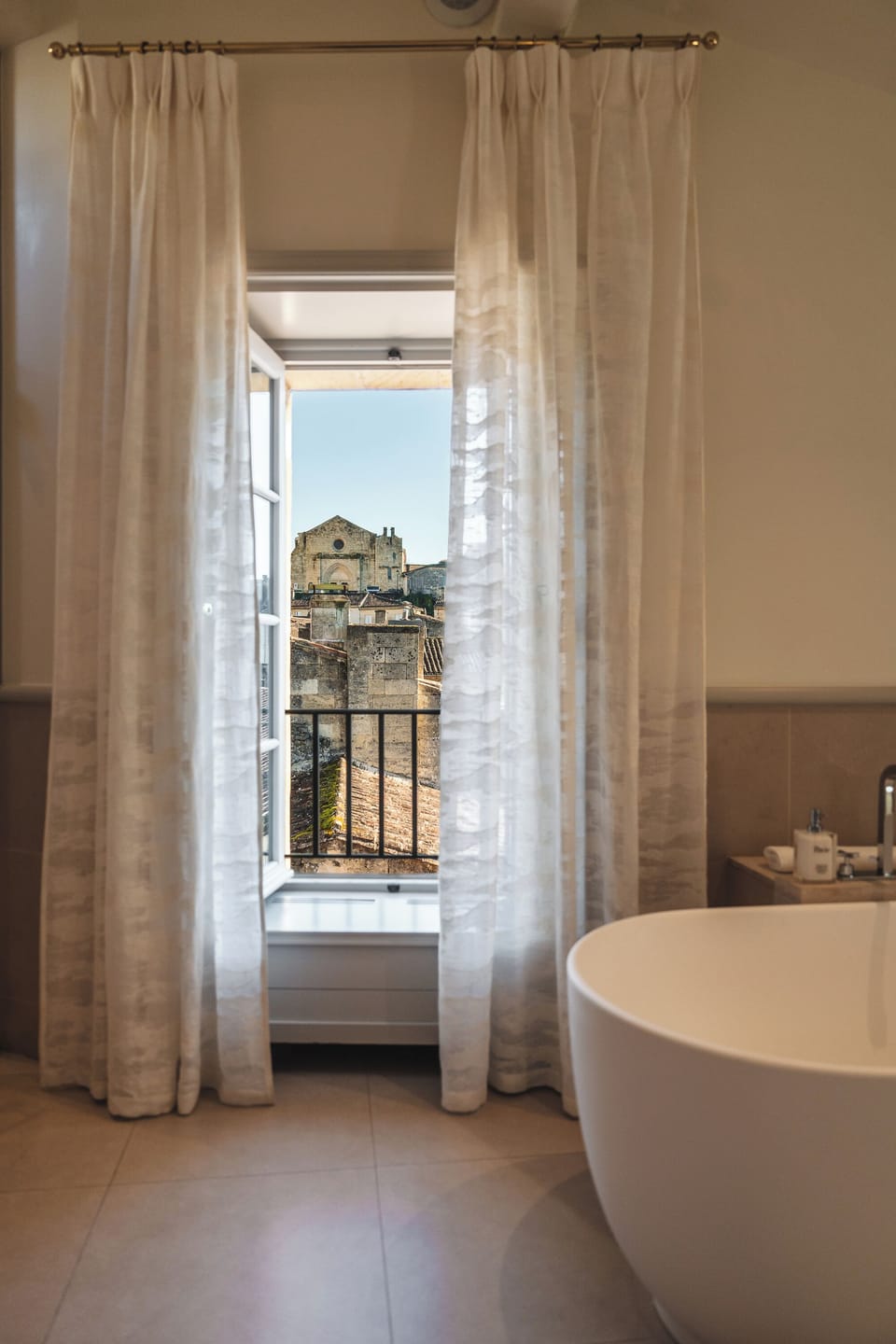 Junior Suite (Maison de Village) | Bathroom | Separate tub and shower, designer toiletries, hair dryer, bathrobes