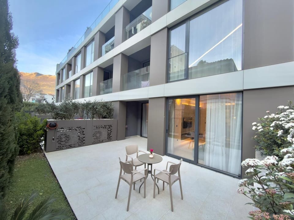 Deluxe Apartment, Patio, Garden View | Outdoor dining