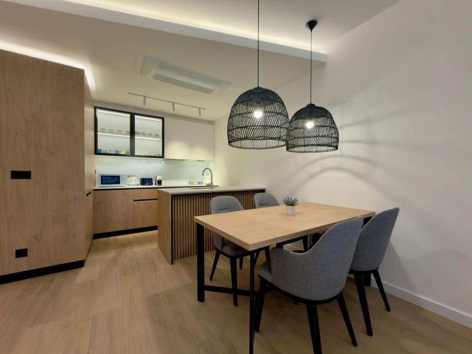 Deluxe Apartment, Patio, Garden View | Dining