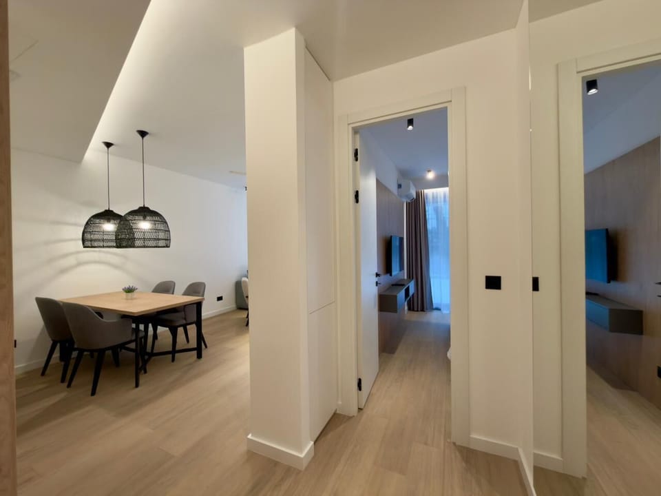 Deluxe Apartment, Patio, Garden View | Dining