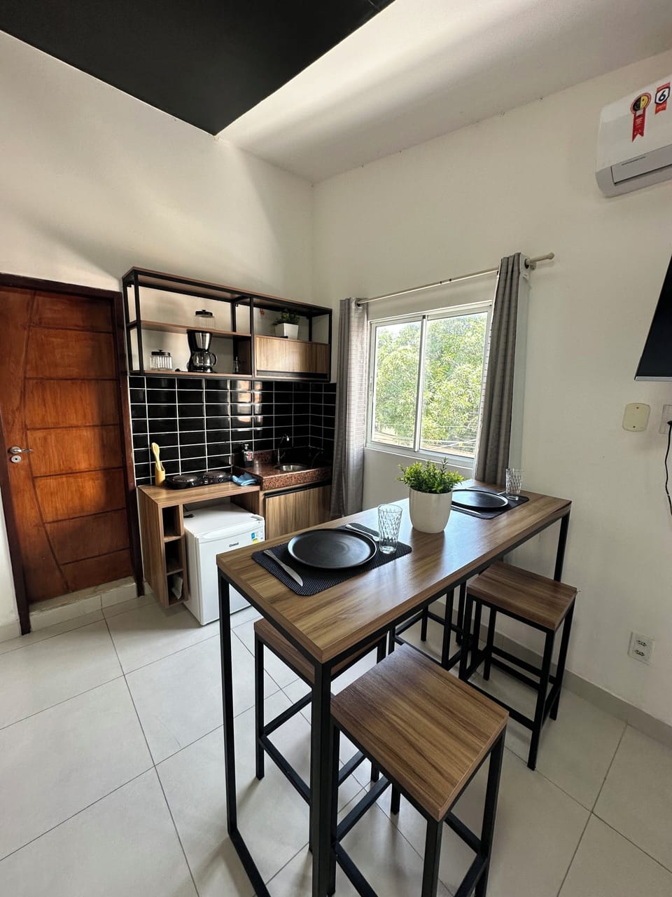 Standard Room | Living area | 27-inch flat-screen TV with digital channels