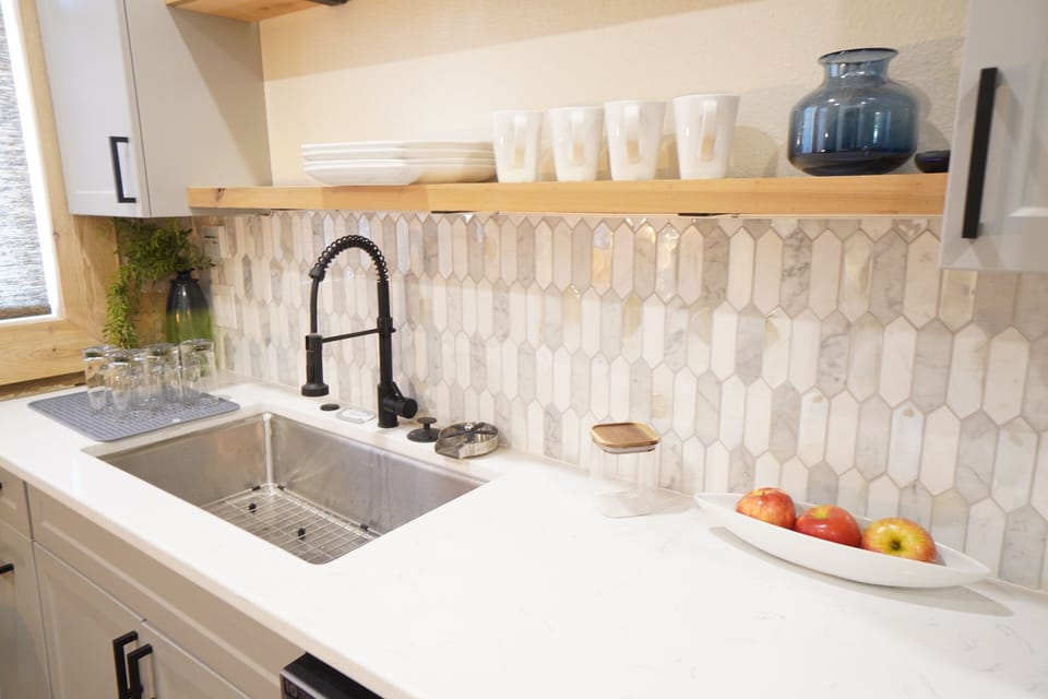 Corner King Suite: 127-F | Private kitchen | Coffee/tea maker, microwave