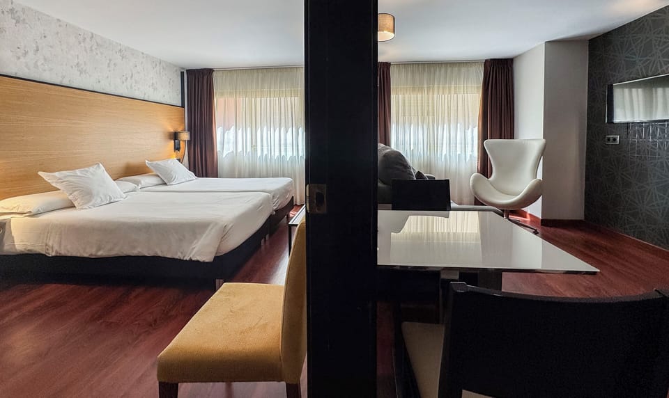 Junior Room (free access to Solarium) | Minibar, in-room safe, desk, soundproofing