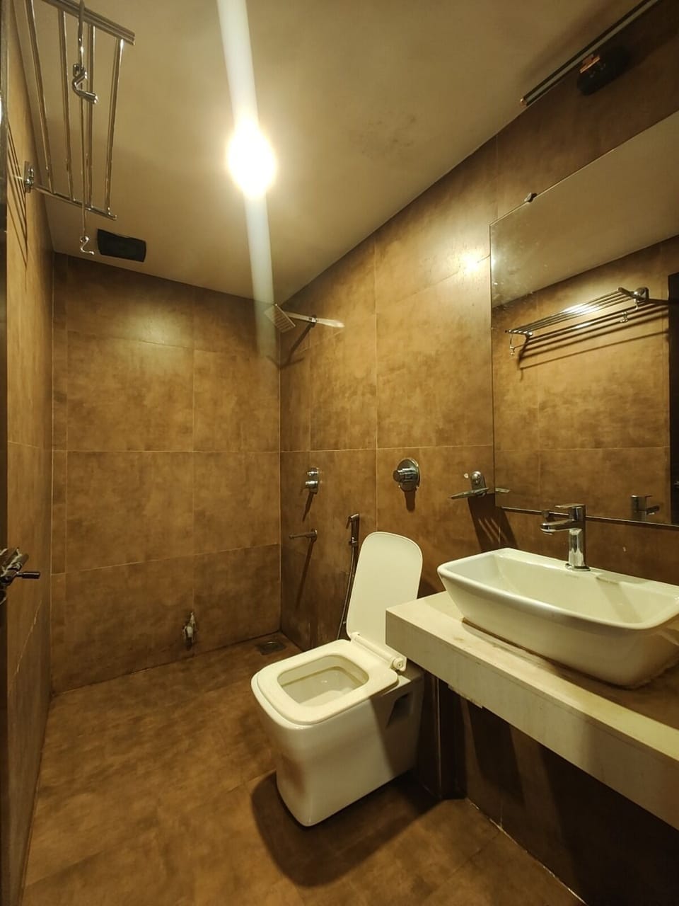 Suite | Bathroom | Shower, towels, soap, toilet paper