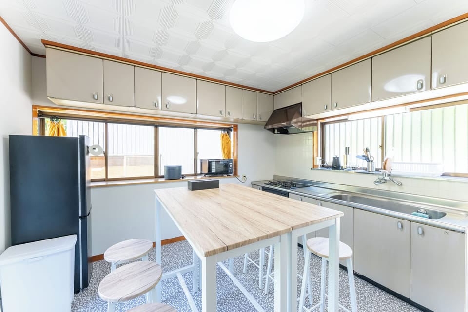 Comfort House, 2 Bedrooms, Courtyard View | In-room dining