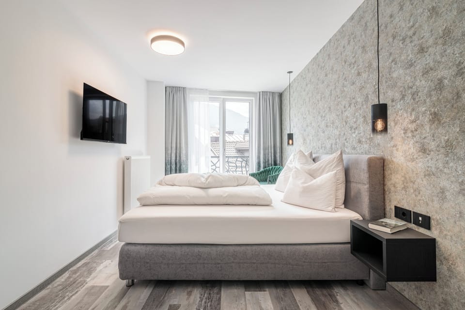 Deluxe Suite, Mountain View | In-room safe, individually decorated, individually furnished