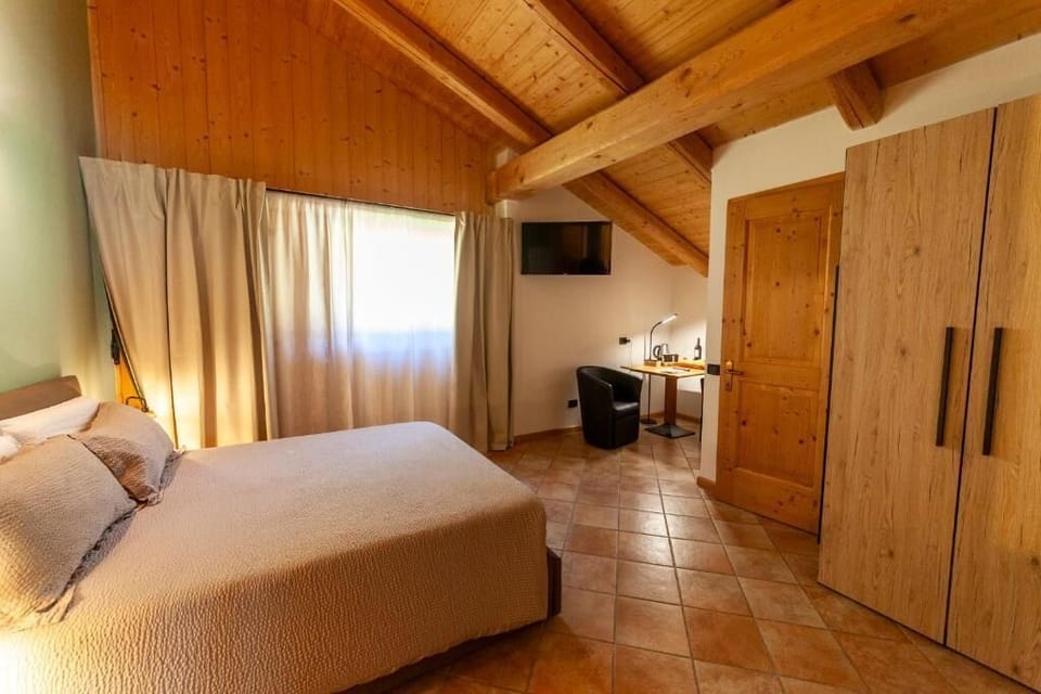 Double Room | In-room safe, blackout drapes, free WiFi, wheelchair access