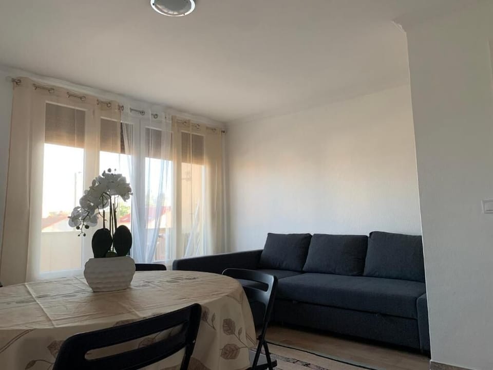 Classic Apartment, 2 Bedrooms, Non Smoking, Balcony | Interior