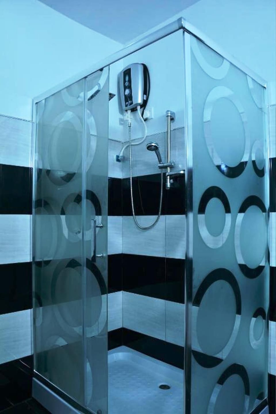 Deluxe Double Room, Garden View | Bathroom | Shower, free toiletries, hair dryer, bidet