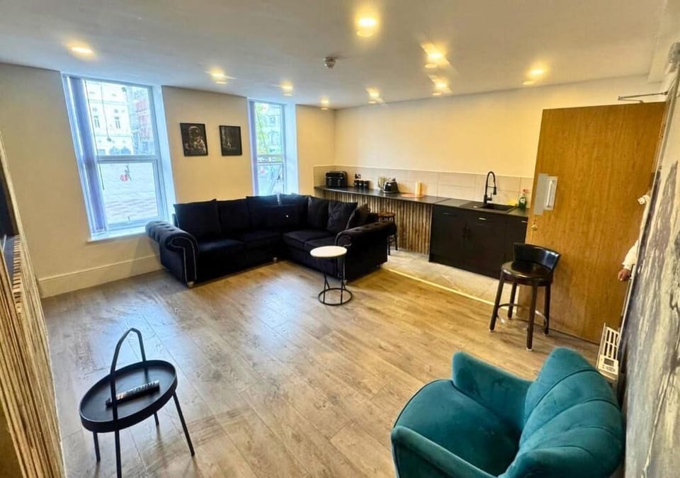 Family Apartment, 4 Bedrooms, Non Smoking | Living area