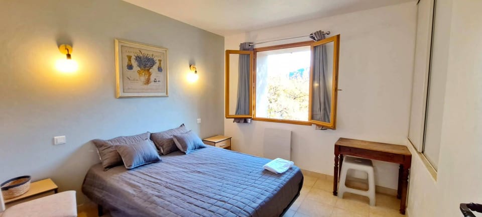 Comfort House, Patio, Mountain View | Blackout drapes, iron/ironing board, free WiFi