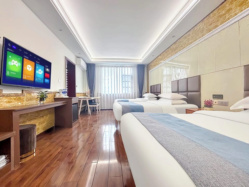 Standard Triple Room, Lanai, Courtyard View | Laptop workspace, blackout drapes, iron/ironing board (on request)