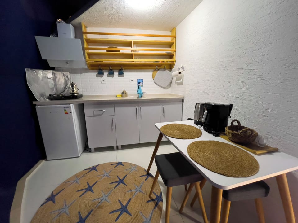 Isitmali Havuz jakuzili 2 kisilik kahvalti | Private kitchen | Mini-fridge, stovetop, cookware/dishes/utensils, paper towels
