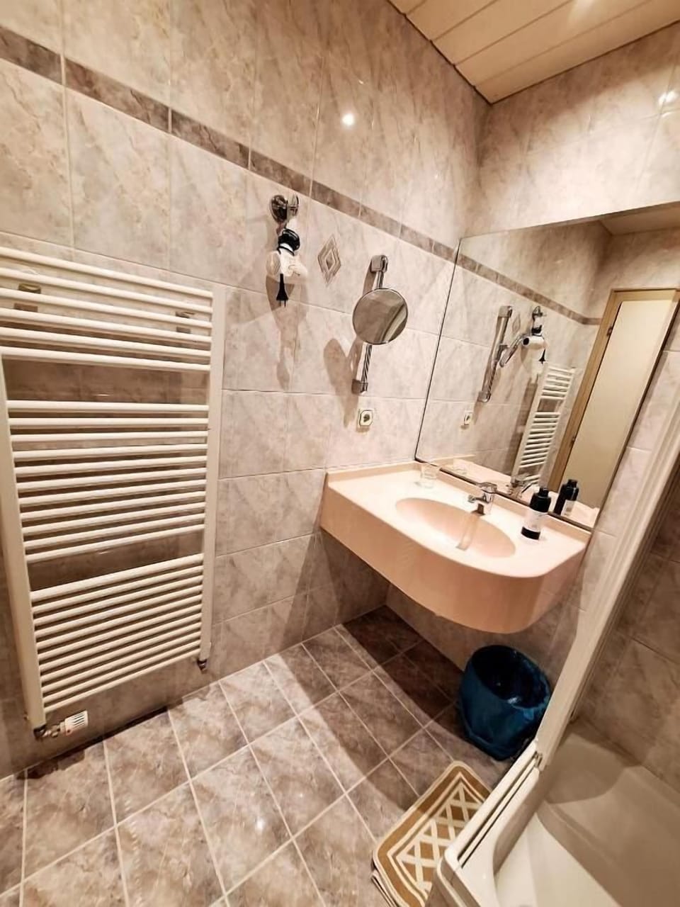 Basic Double Room, Balcony | Bathroom | Shower, hair dryer, towels, soap