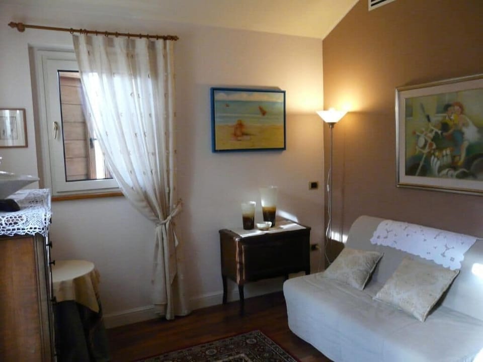 Junior Suite, Hill View | Living area