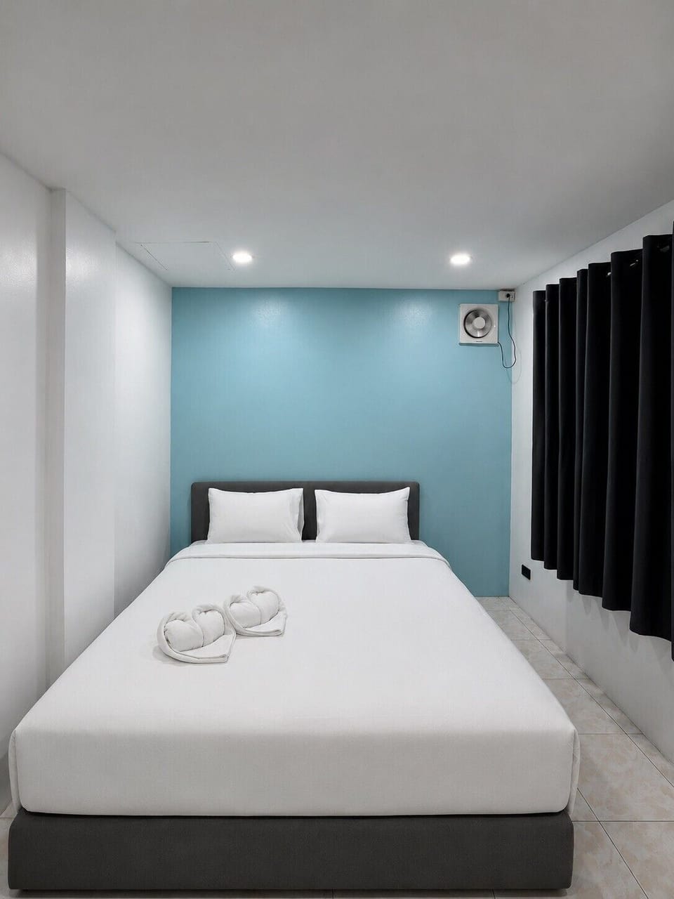 Double Room | In-room safe, blackout drapes, iron/ironing board, free WiFi