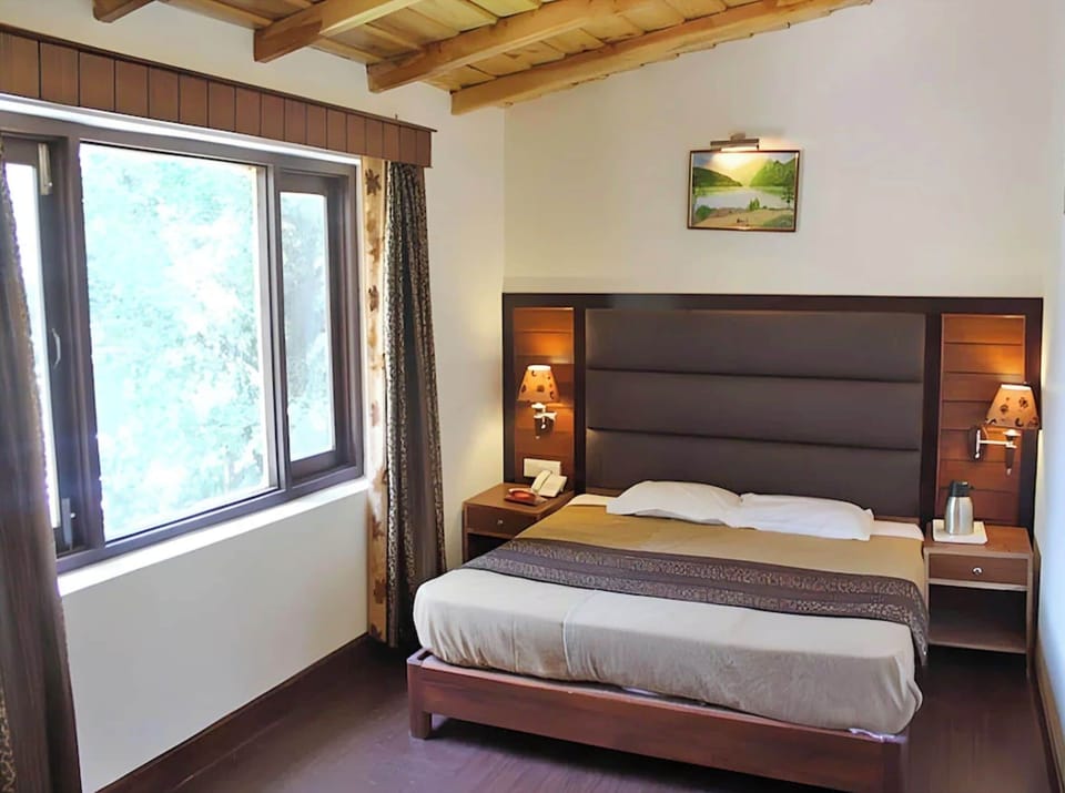 Hypo-allergenic bedding, soundproofing, free WiFi, bed sheets