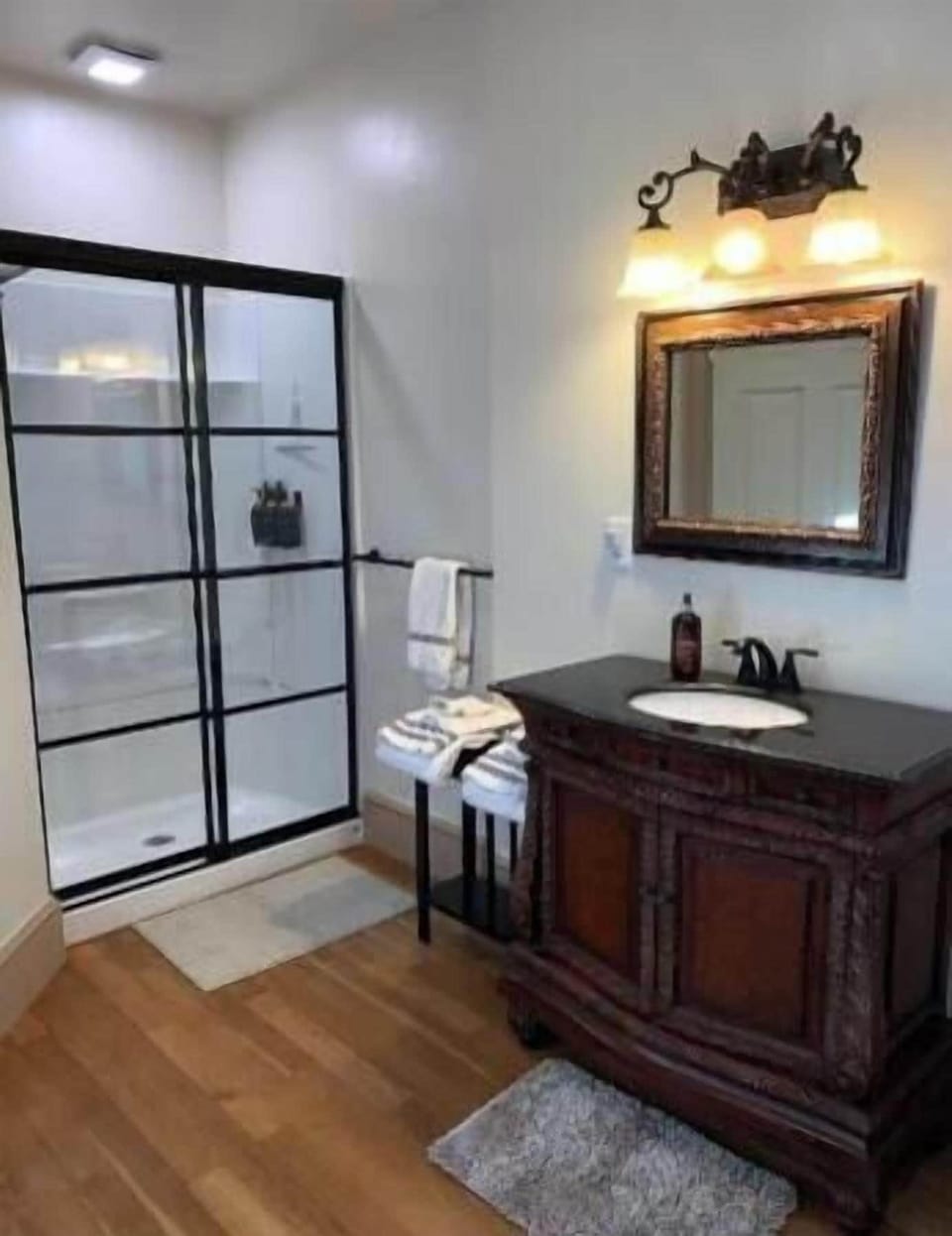 Double Room | Bathroom | Free toiletries, hair dryer, towels, soap