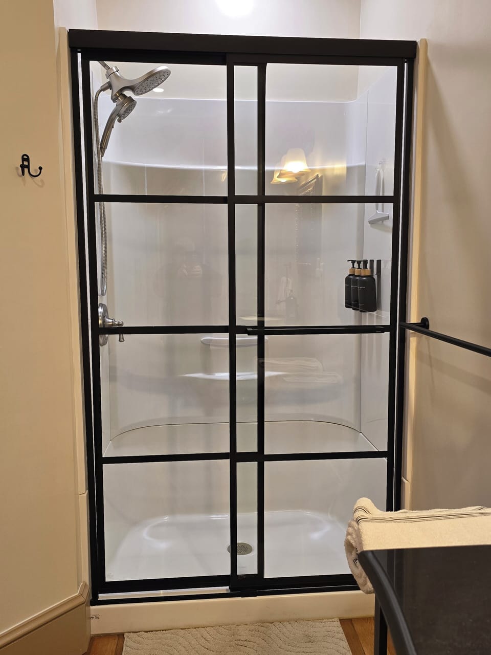 Double Room | Bathroom | Free toiletries, hair dryer, towels, soap