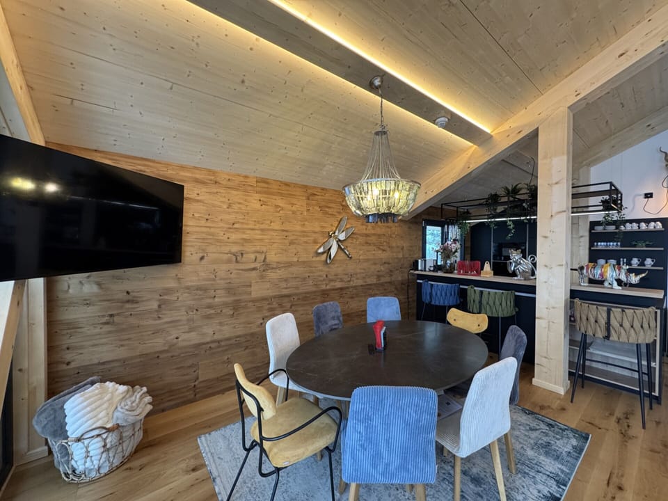 Chalet | Dining