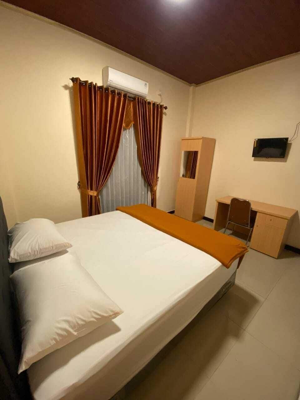 Standard Double Room, City View | Desk, laptop workspace, WiFi (free), bed sheets