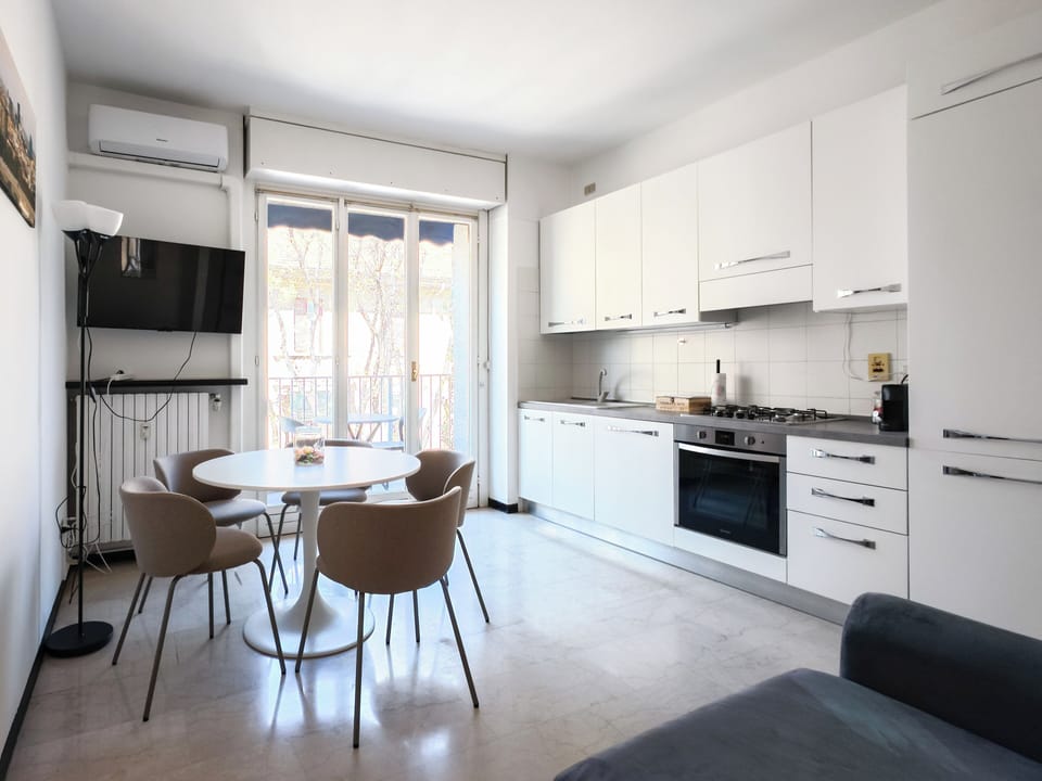 Comfort Apartment, Balcony, City View | Living area