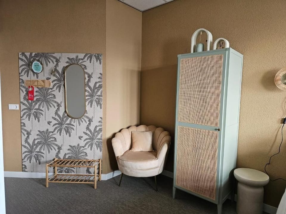 Deluxe Twin Room, Patio, Sea View | Interior