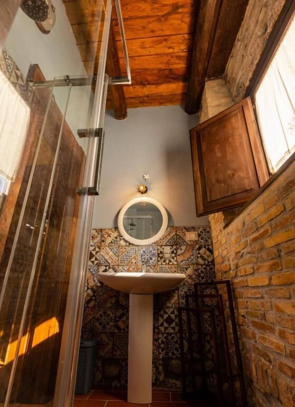 Deluxe Double Room, Valley View | Bathroom | Shower, free toiletries, hair dryer, bidet
