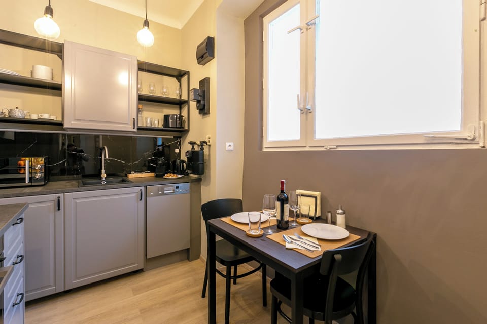 Apartment, 1 Bedroom | Dining room
