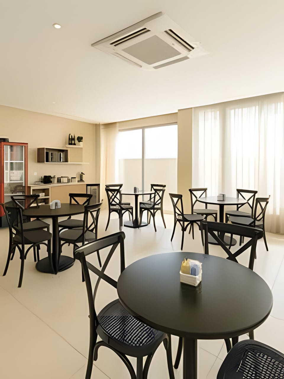 Basic Apartment | Dining