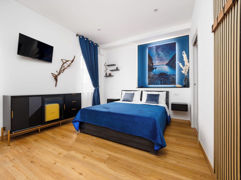 Design Double Room | Desk, laptop workspace, free WiFi