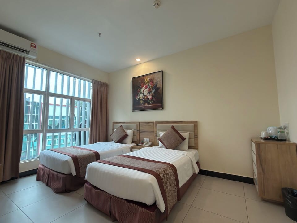 Deluxe Room, 2 Twin Beds, Non Smoking | Premium bedding, free WiFi, bed sheets