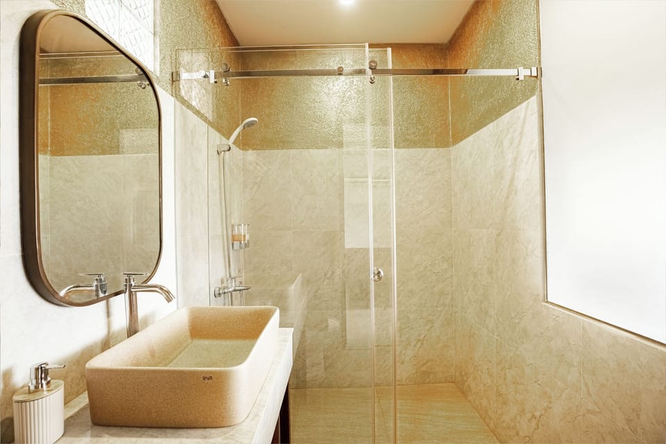Superior Double Room, Balcony, Resort View | Bathroom | Shower, free toiletries, hair dryer, towels