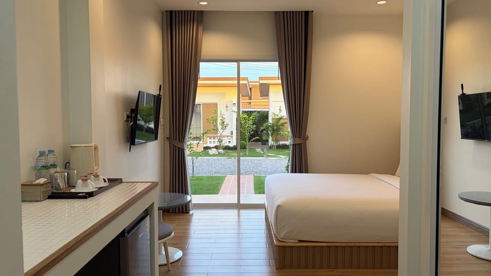 Superior Room, 1 Queen Bed | View from room